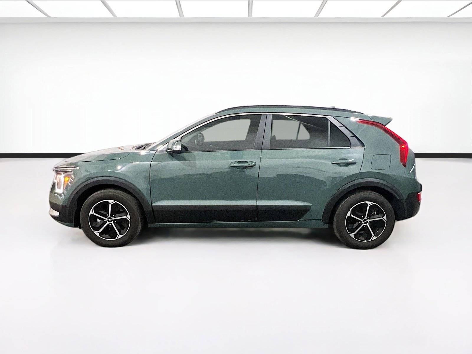 Used 2025 Kia Niro EX FWD image 23