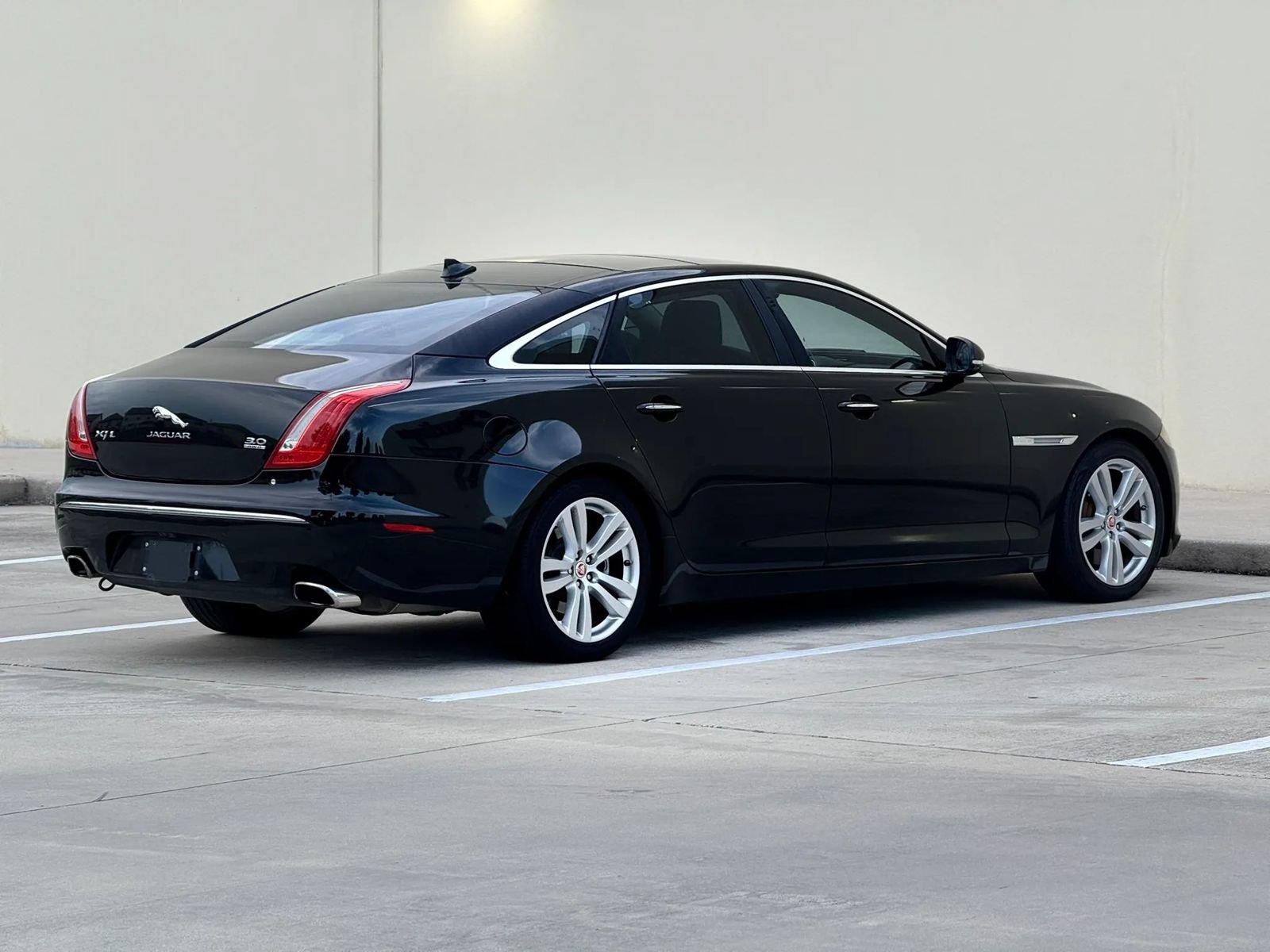Used 2015 Jaguar XJ L Portfolio AWD/4WD image 7