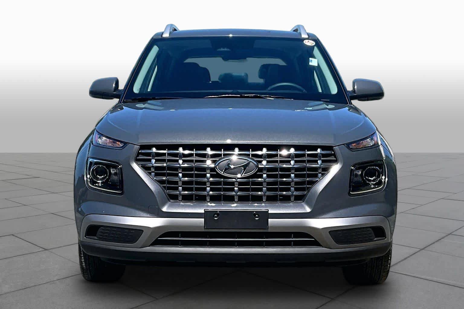 Used 2024 Hyundai Venue SEL FWD image 4