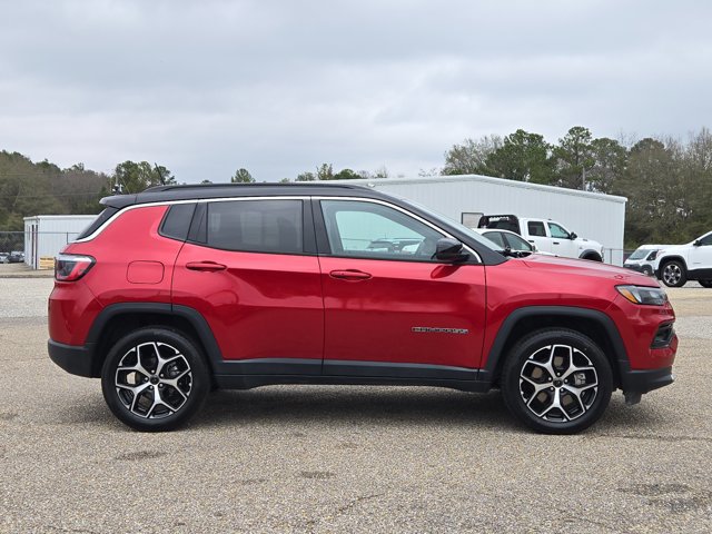 Used 2025 Jeep Compass Limited AWD/4WD image 5