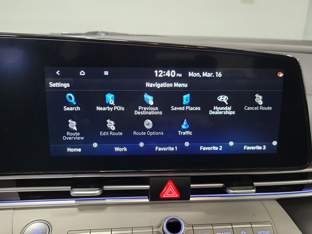 Used 2024 Hyundai Elantra Limited image 40