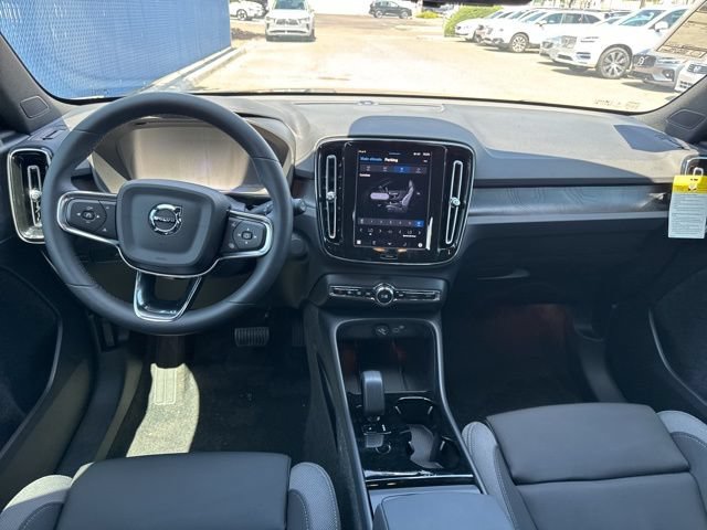 Used 2025 Volvo EX40 Core w/ Climate Package AWD/4WD image 23