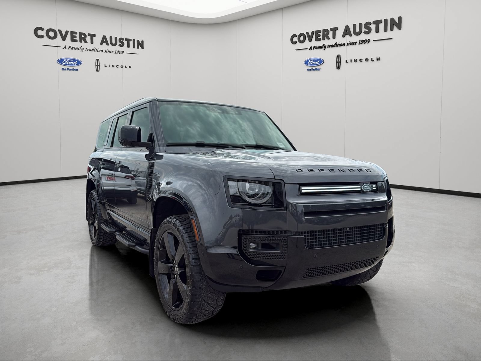 Used 2024 Land Rover Defender 130 X-Dynamic SE AWD/4WD image 7