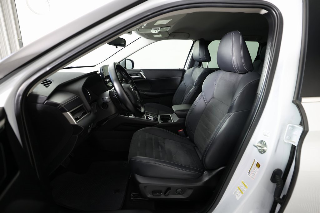 Used 2023 Mitsubishi Outlander SE image 18