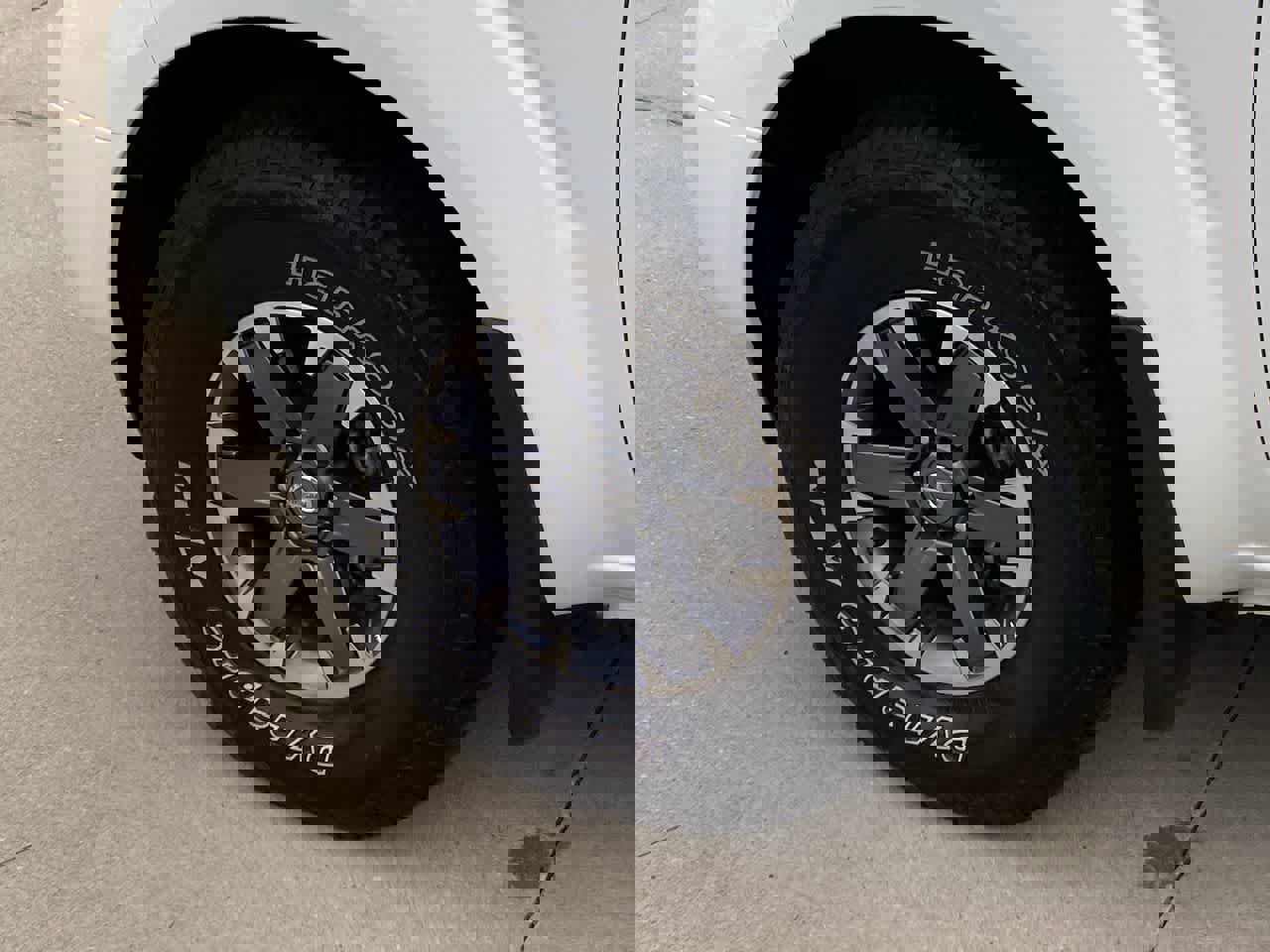 Used 2020 Nissan Frontier PRO-4X w/ Pro-4x Utility Package image 12