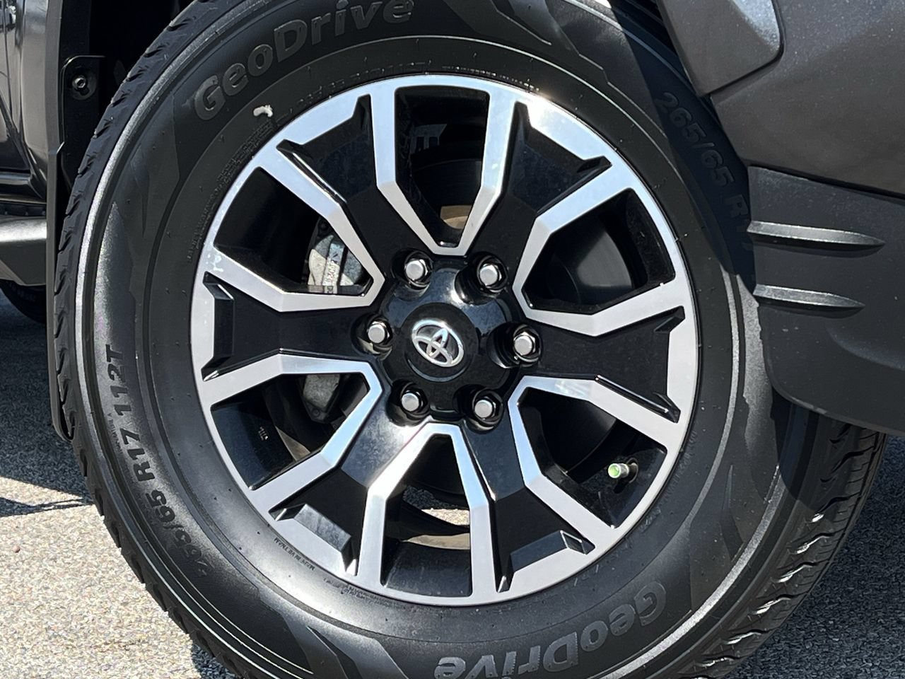 Used 2022 Toyota Tacoma TRD Sport w/ Technology Package RWD image 28