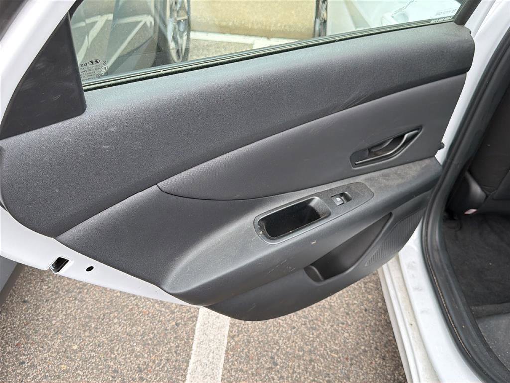 Used 2025 Hyundai Elantra Sport w/ Cargo Package FWD image 13