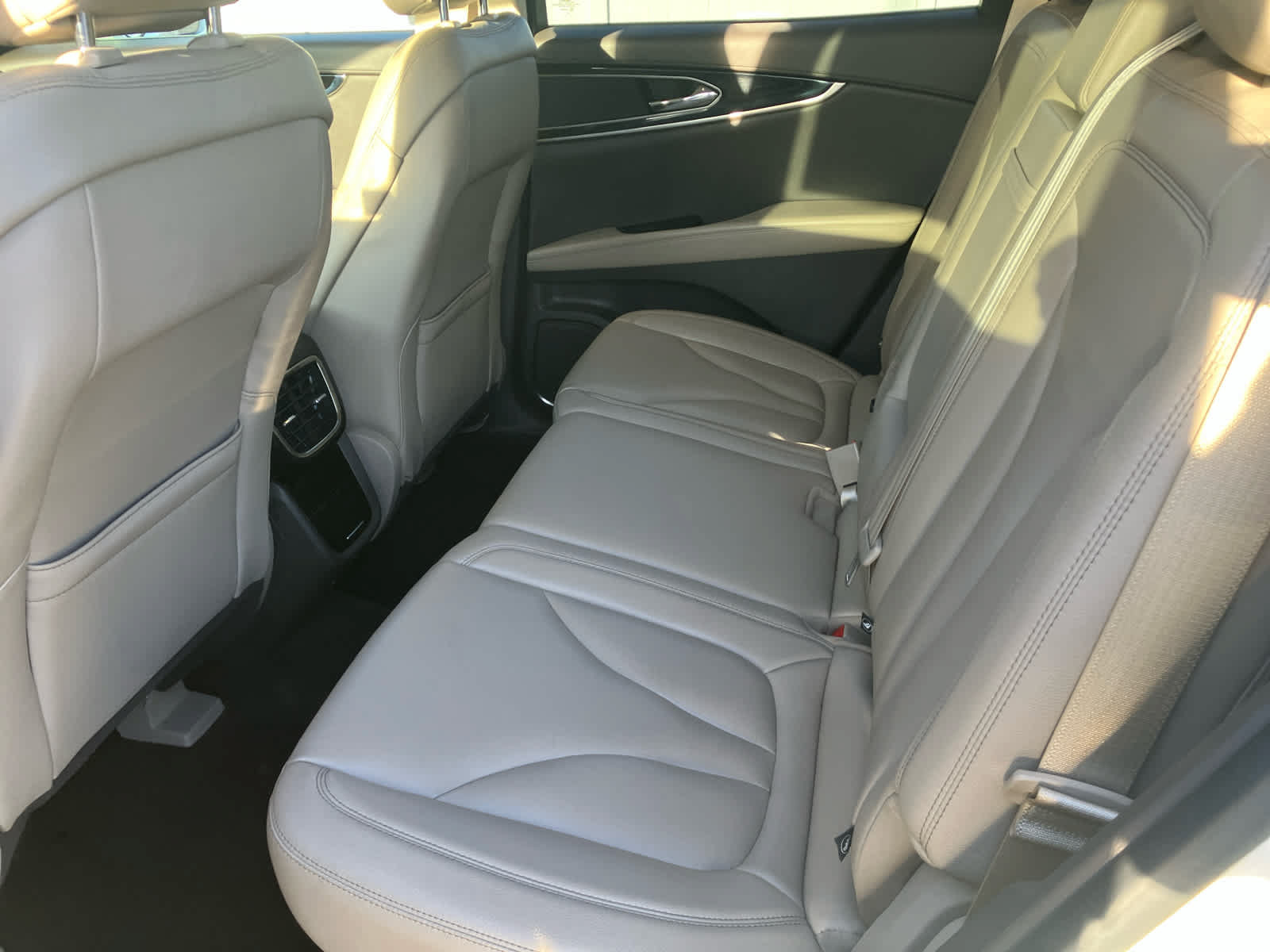 Used 2022 Lincoln Nautilus AWD w/ Premium Package image 9