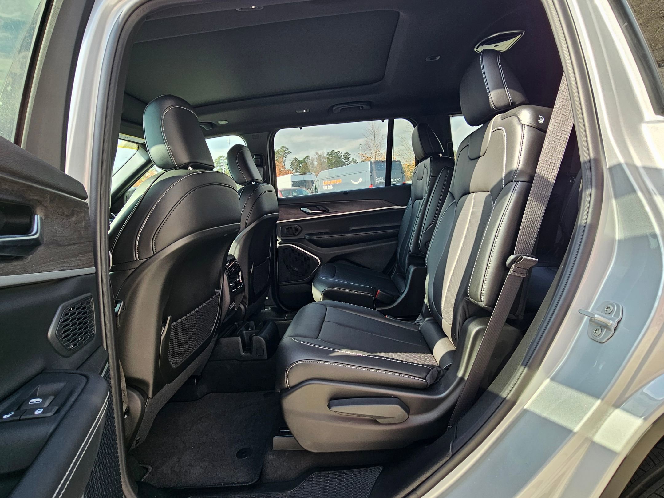 New 2025 Jeep Grand Cherokee L Limited w/ Luxury Tech Group II image 23