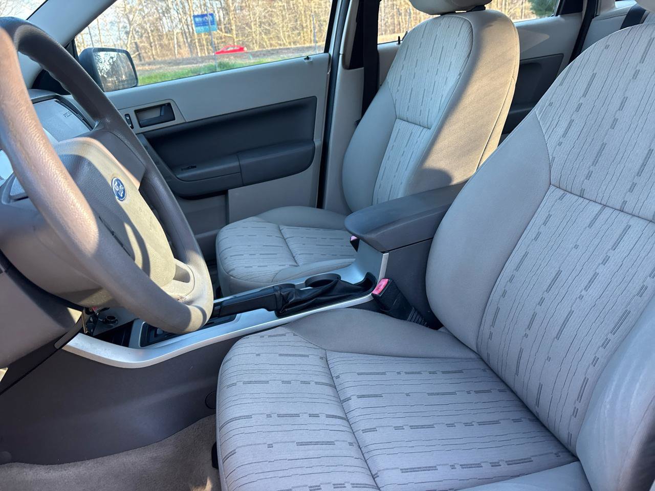 Used 2011 Ford Focus SE image 6