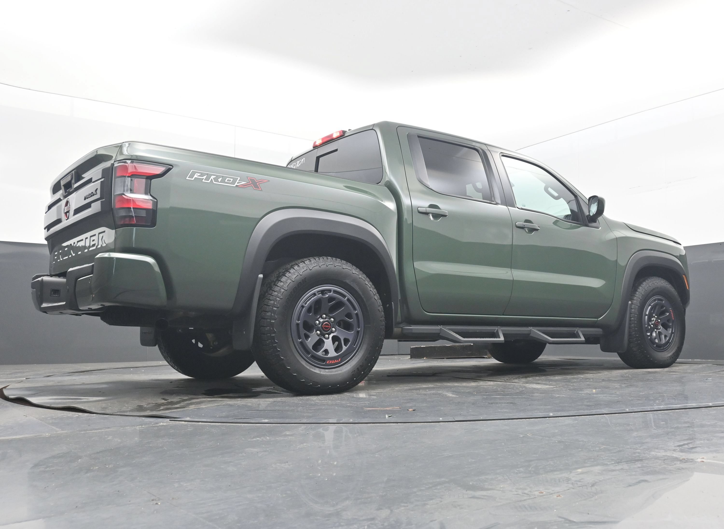 Used 2025 Nissan Frontier Pro-X RWD image 25