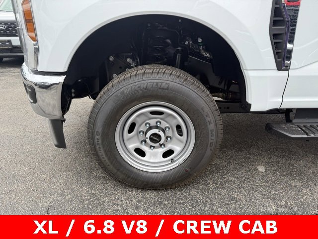 New 2026 Ford F250 XL w/ XL Chrome Package image 4