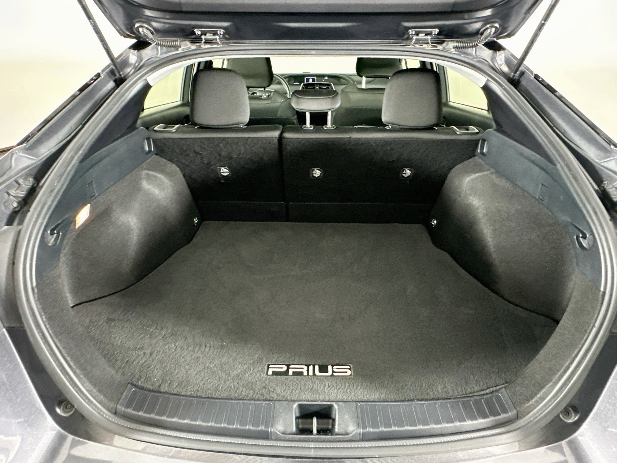 Used 2021 Toyota Prius LE w/ Carpet Mat Package (TMS) AWD/4WD image 28