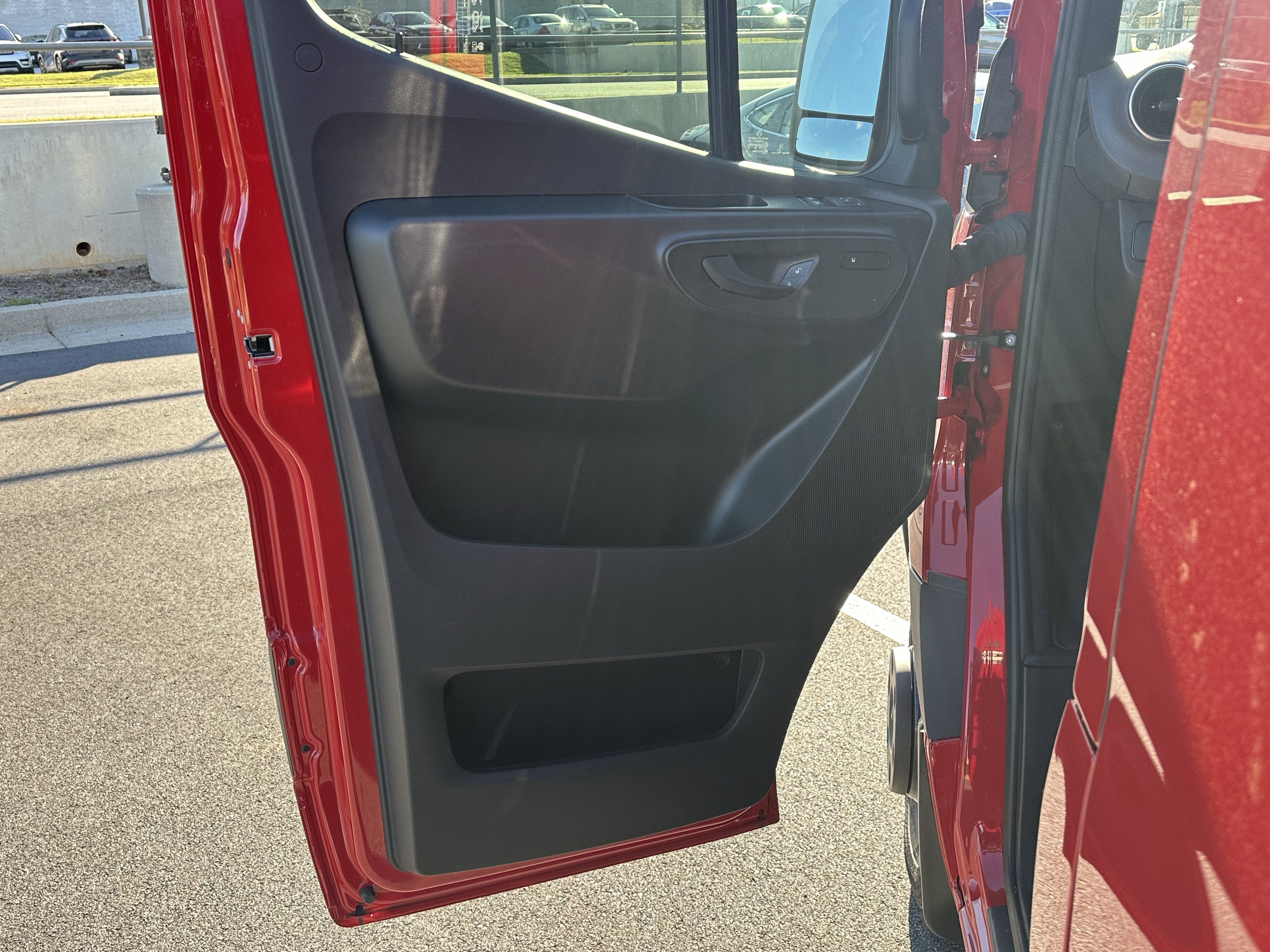 Used 2025 Mercedes-Benz Sprinter 3500 image 9