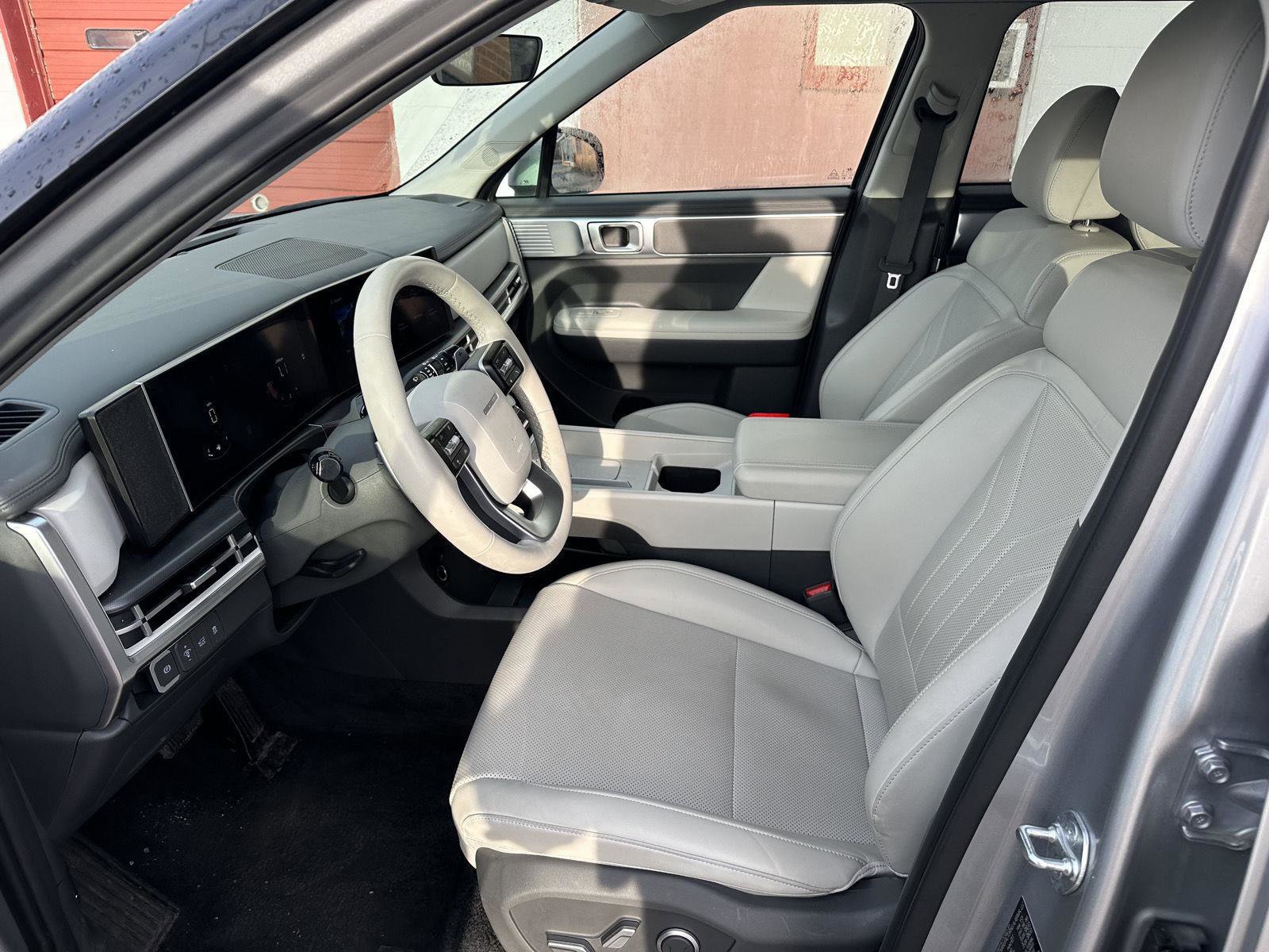 Used 2025 Hyundai Santa Fe SEL image 13