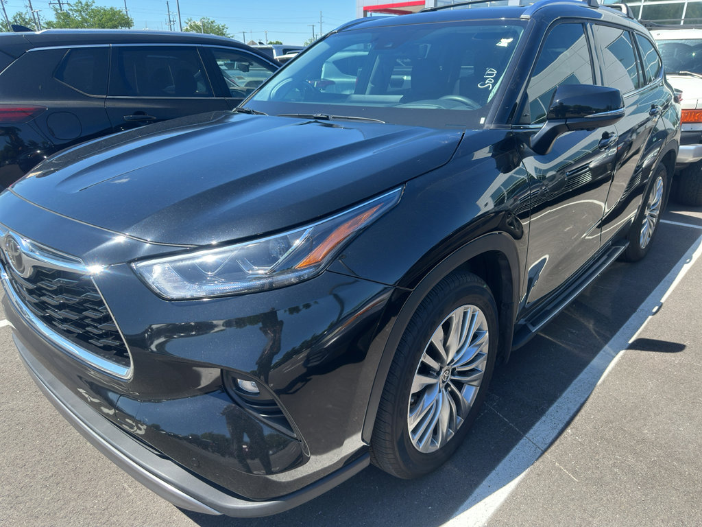 Certified 2024 Toyota Highlander Platinum AWD/4WD image 3