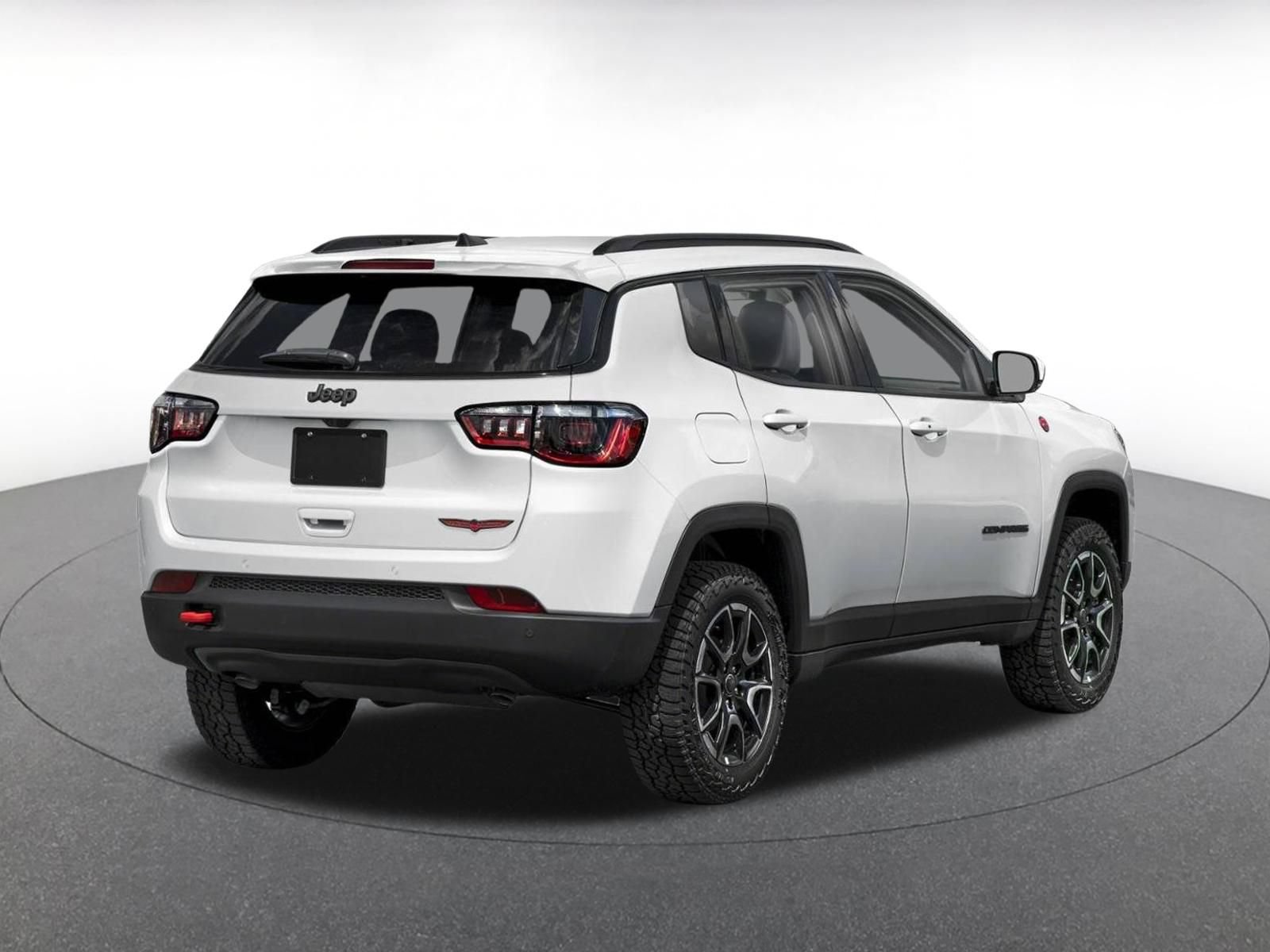 Used 2025 Jeep Compass Trailhawk AWD/4WD image 2