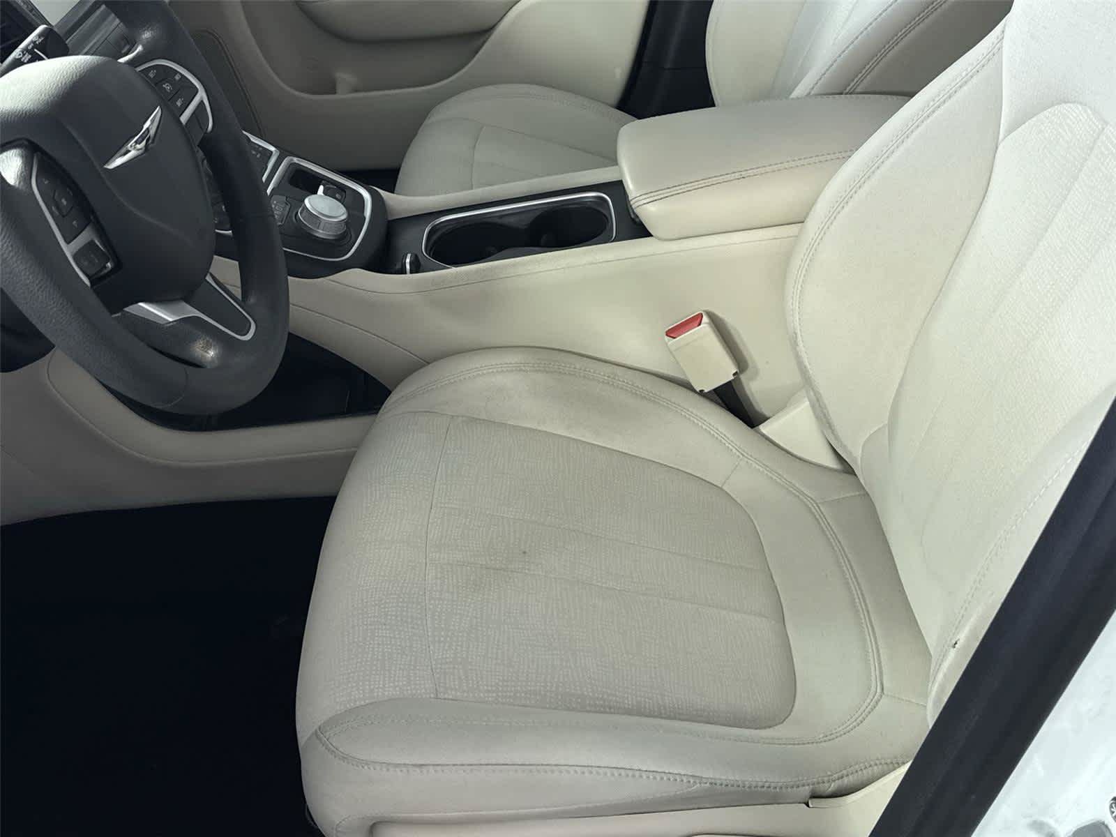Used 2016 Chrysler 200 Limited FWD image 11