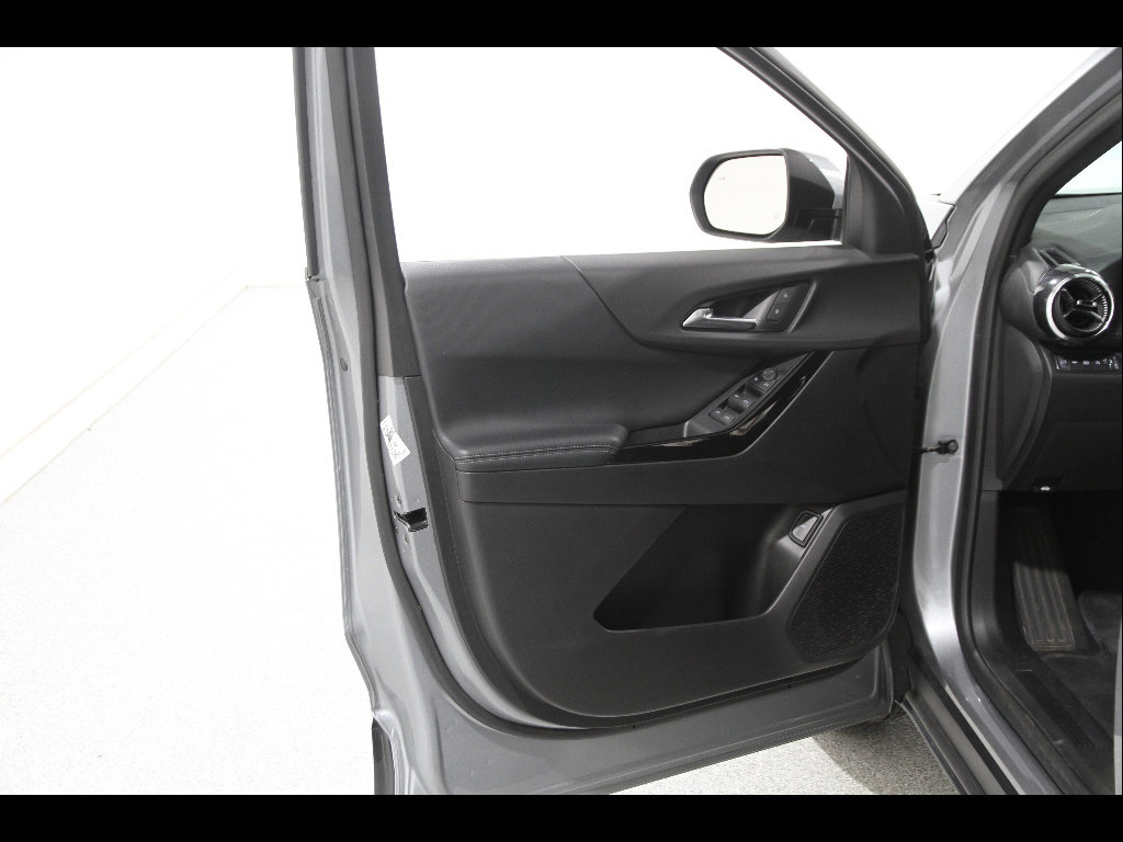 Certified 2025 Chevrolet Equinox LT w/ Convenience Package II AWD/4WD image 4