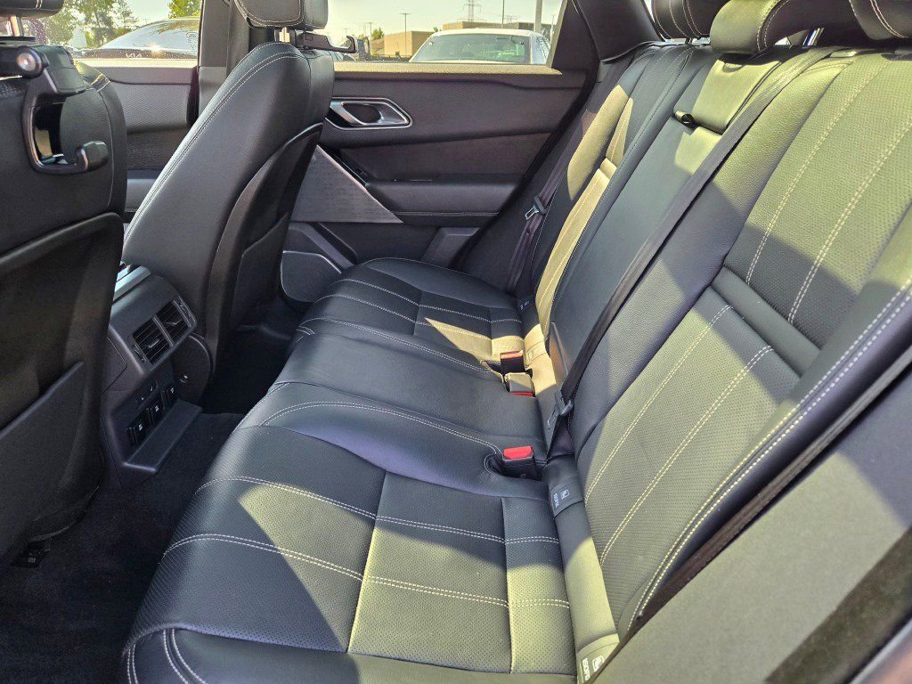 Used 2018 Land Rover Range Rover Velar R-Dynamic SE AWD/4WD image 16