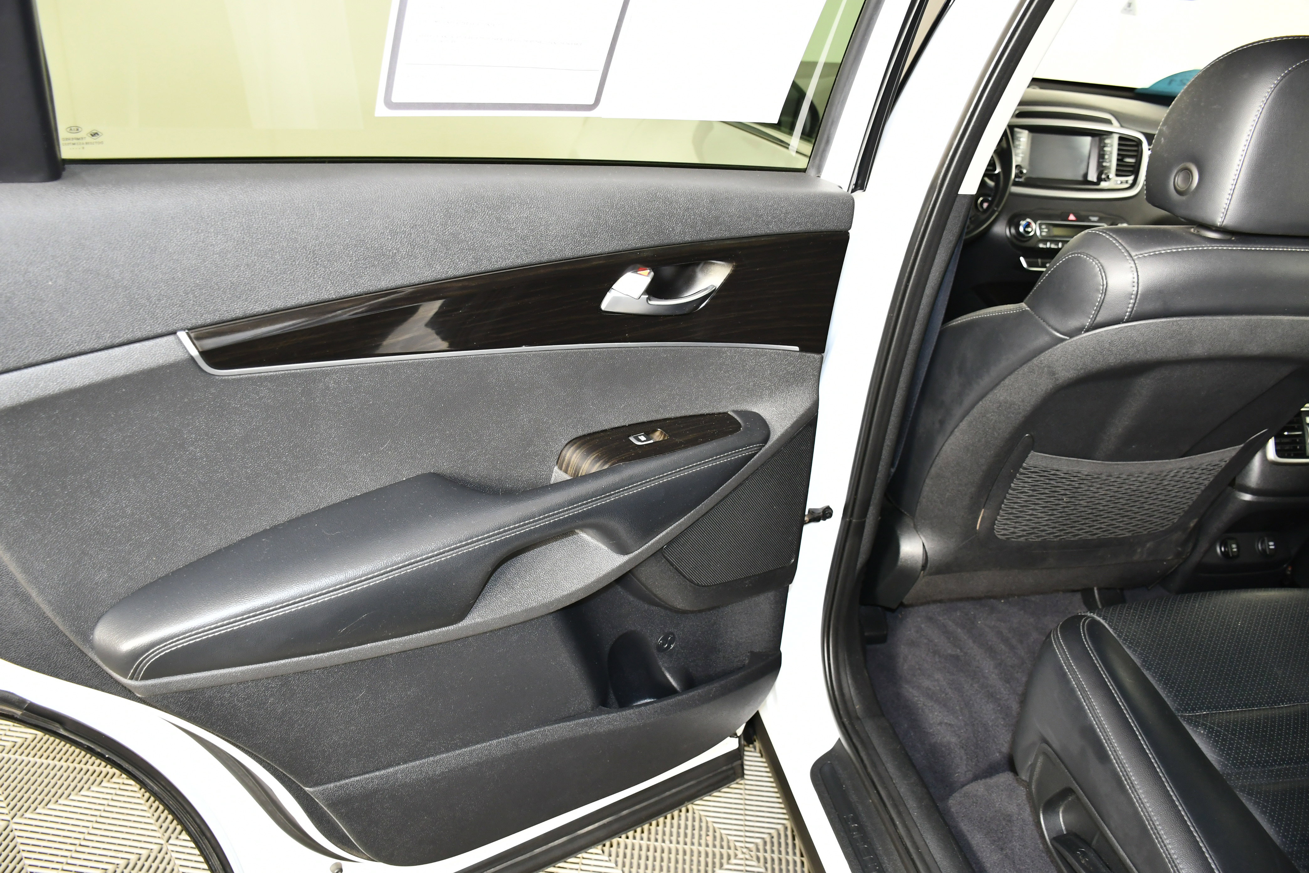 Used 2020 Kia Sorento EX image 47