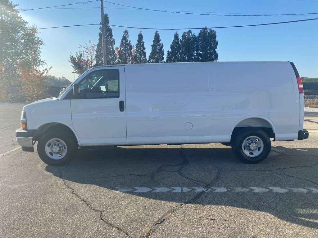 New 2025 Chevrolet Express 3500 Extended w/ Driver Convenience Package RWD image 4