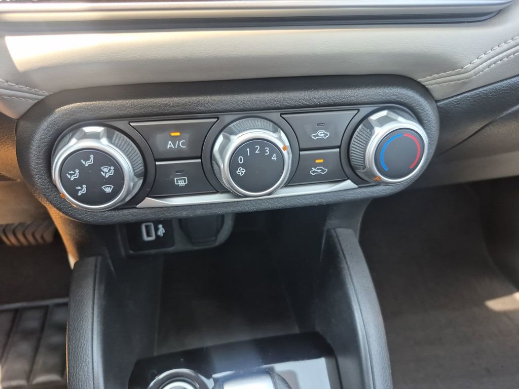 Used 2020 Nissan Versa SV FWD image 36