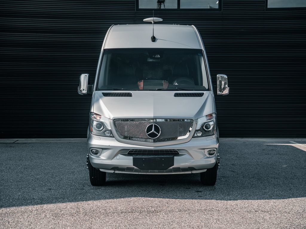 Used 2018 Mercedes-Benz Sprinter 3500 image 8