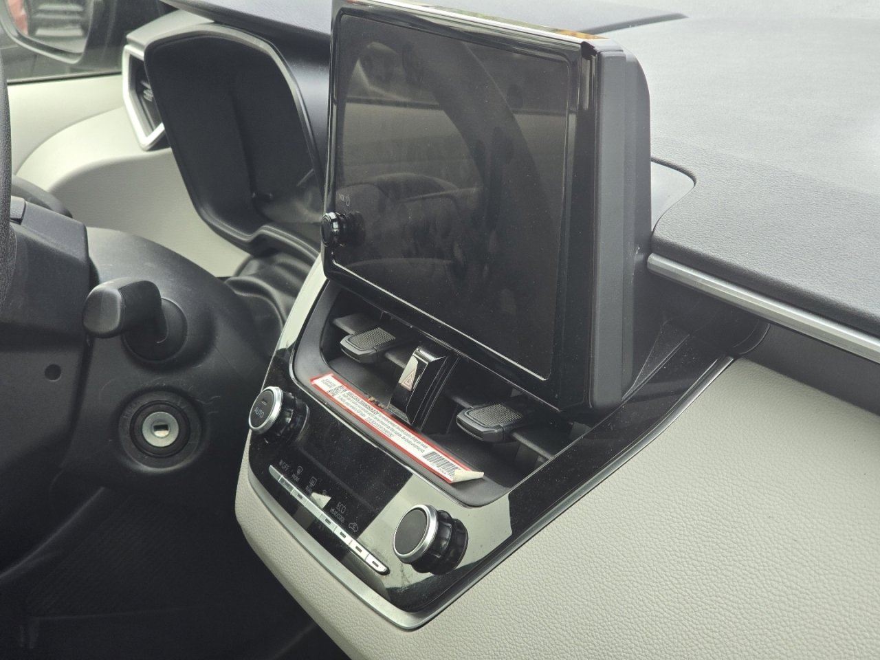 Used 2025 Toyota Corolla LE FWD image 14
