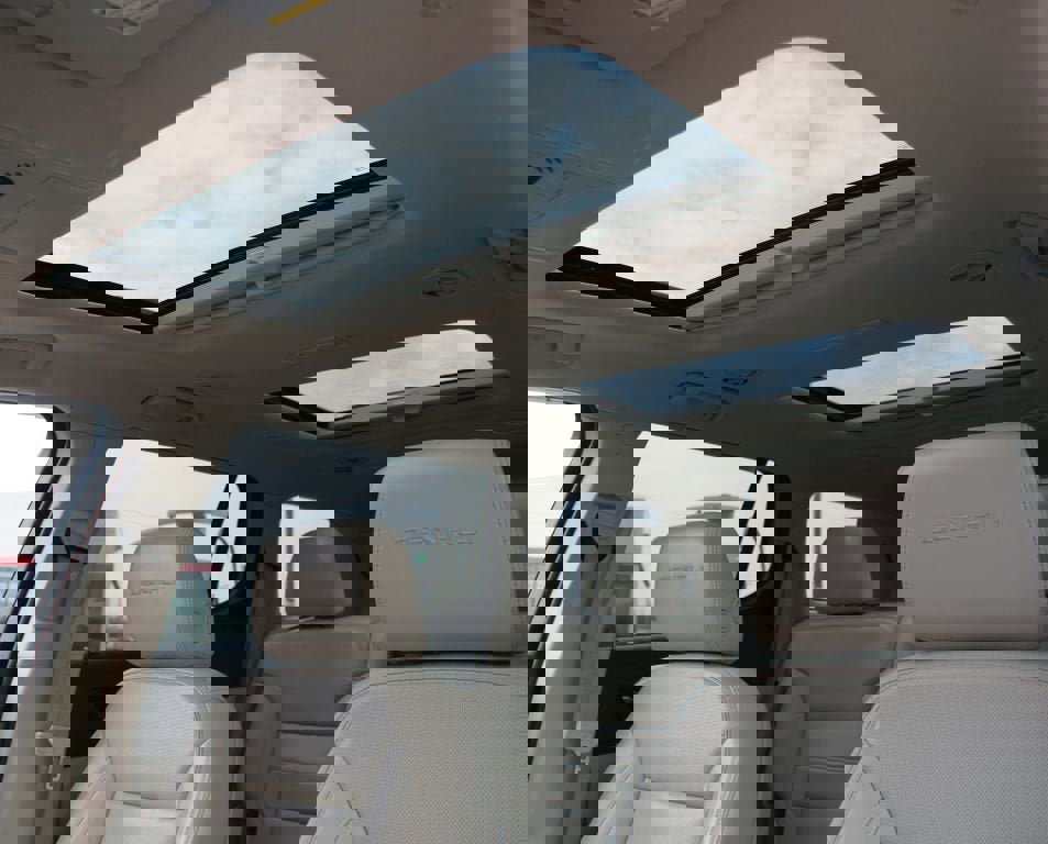 Used 2021 GMC Acadia Denali w/ Denali Technology Package image 7