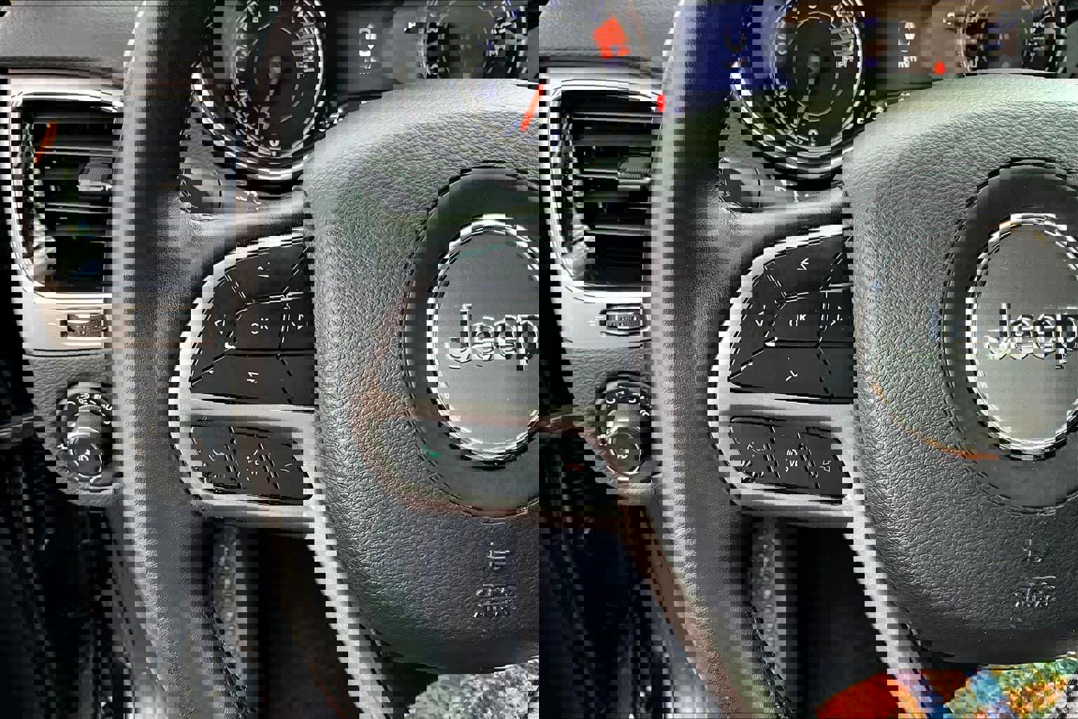 Used 2019 Jeep Cherokee Limited image 22