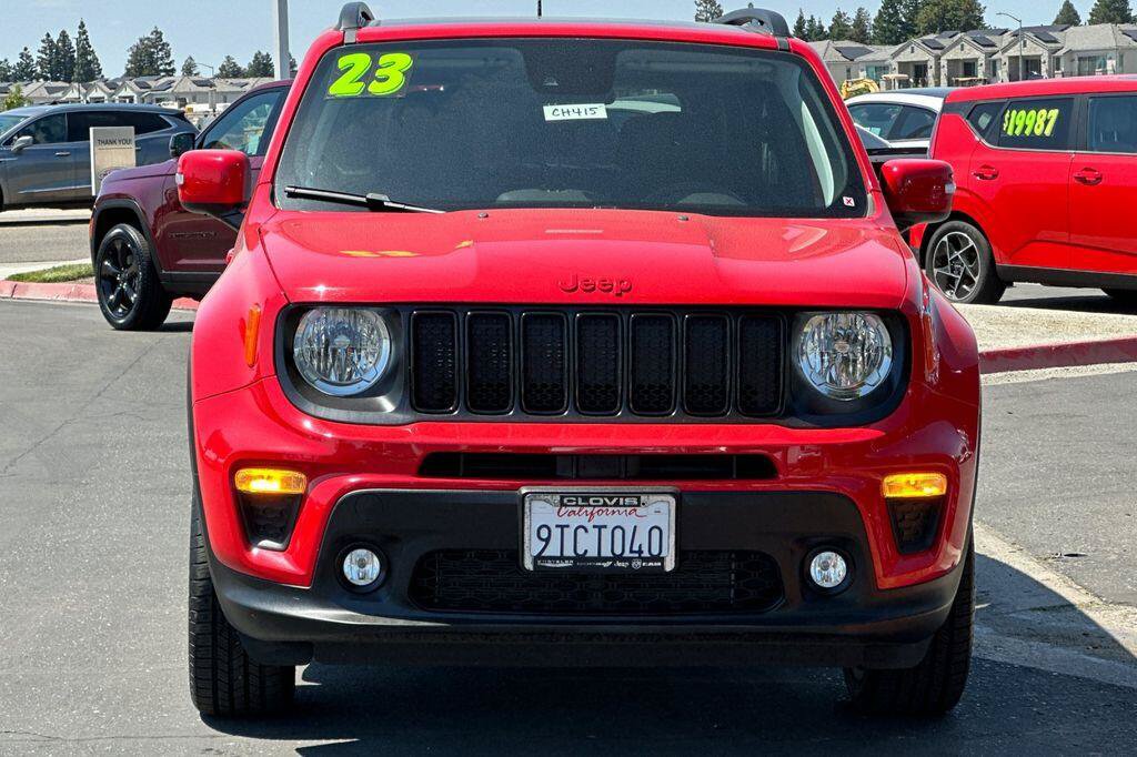 Used 2023 Jeep Renegade Latitude w/ Sun/Sound Group AWD/4WD image 9