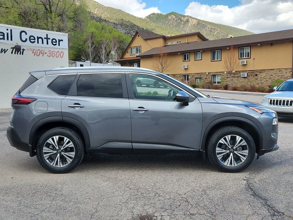 Used 2023 Nissan Rogue SV w/ SV Premium B Package image 2