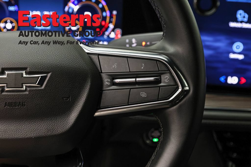 Used 2025 Chevrolet Suburban Z71 AWD/4WD image 16