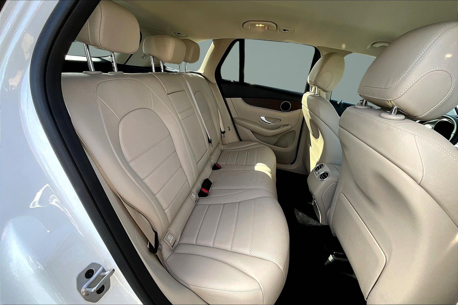 Used 2022 Mercedes-Benz GLC 300 4MATIC image 25