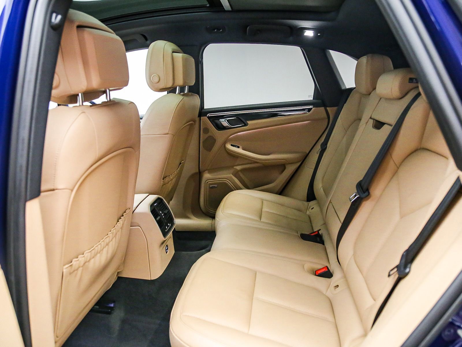 Certified 2023 Porsche Macan S AWD/4WD image 24
