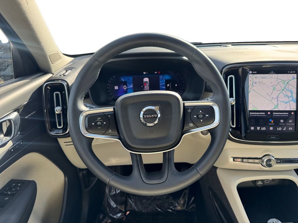 Certified 2023 Volvo XC40 B5 Ultimate w/ Protection Package Premier image 15