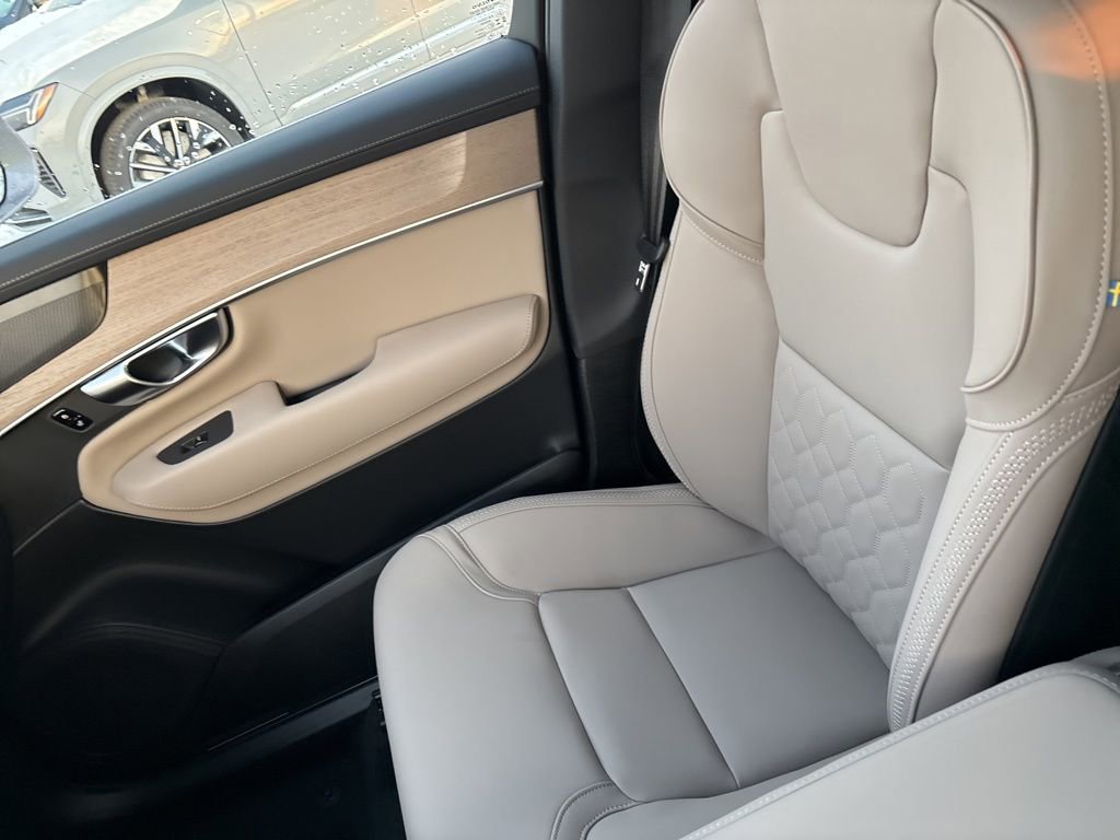 New 2026 Volvo XC90 B6 Plus w/ Protection Package Premier image 35
