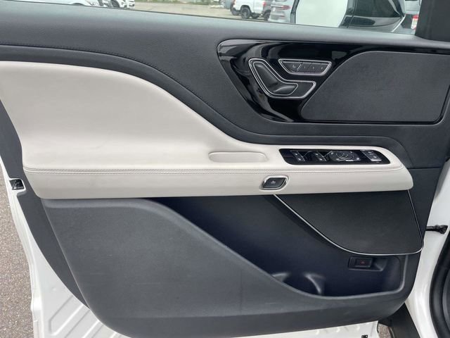 Used 2025 Lincoln Aviator AWD image 14