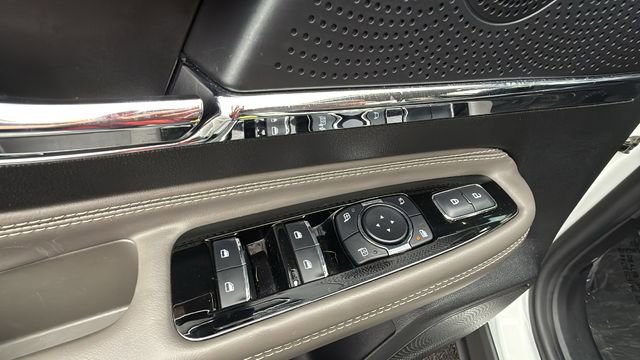 Used 2023 Lincoln Corsair Reserve w/ Rear Removable Package Tray image 19