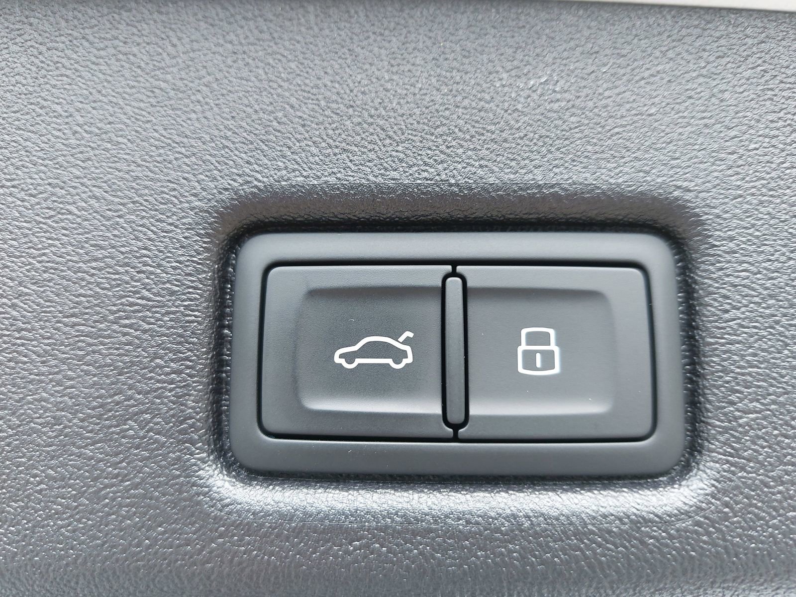 New 2025 Audi SQ5 Premium Plus AWD/4WD image 13