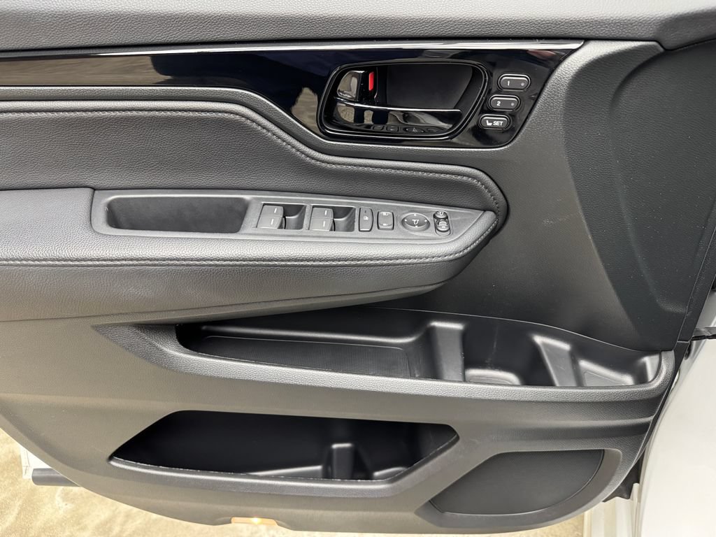 Used 2023 Honda Odyssey Elite image 11