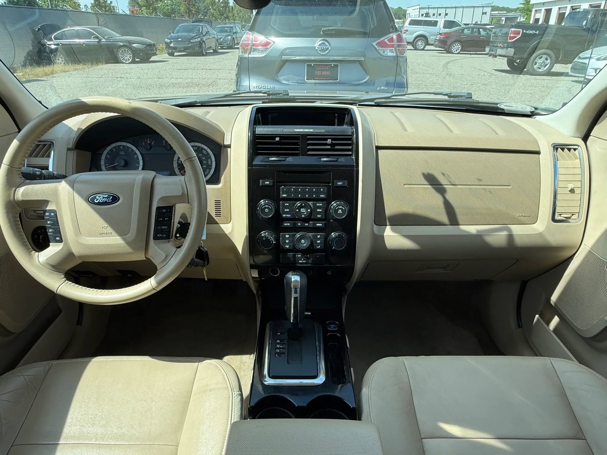 Used 2010 Ford Escape Limited AWD/4WD image 3