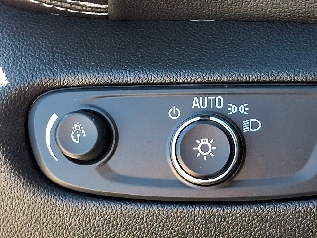 Used 2025 Chevrolet Blazer LT FWD image 25