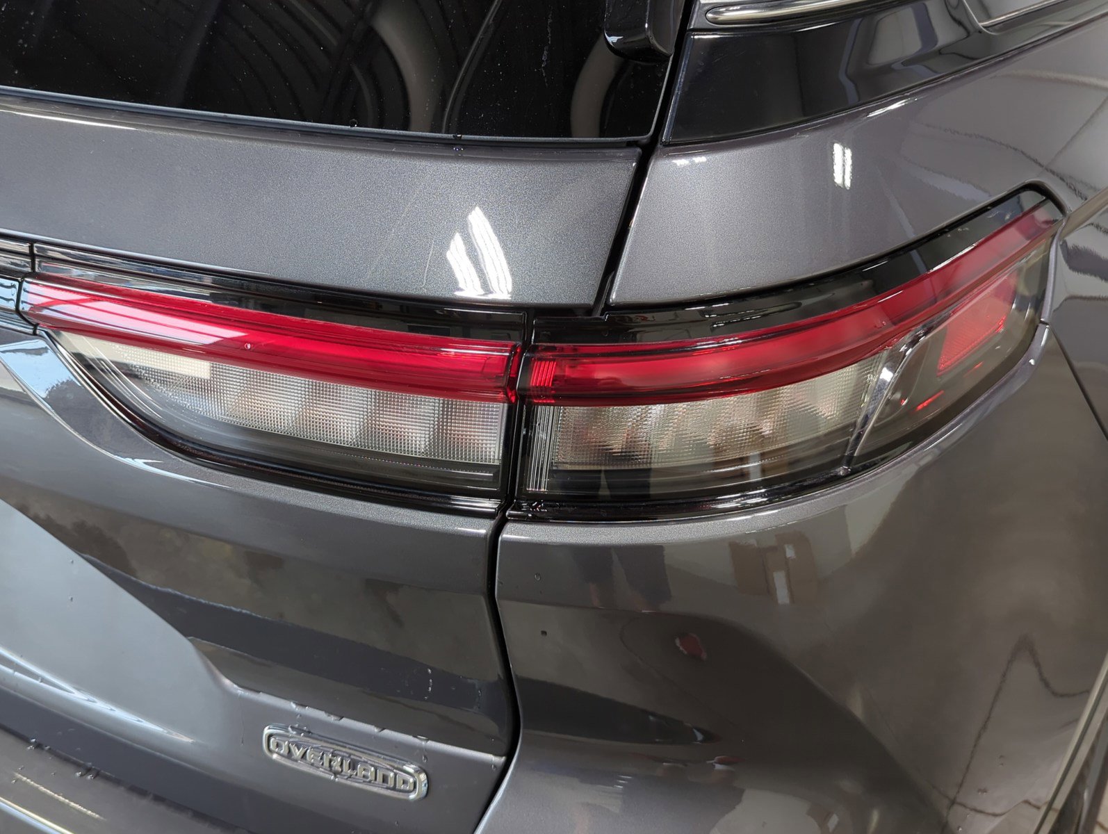 Used 2022 Jeep Grand Cherokee Overland w/ Advanced Protech Group III image 17