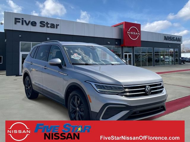 Used 2024 Volkswagen Tiguan SE FWD image 1