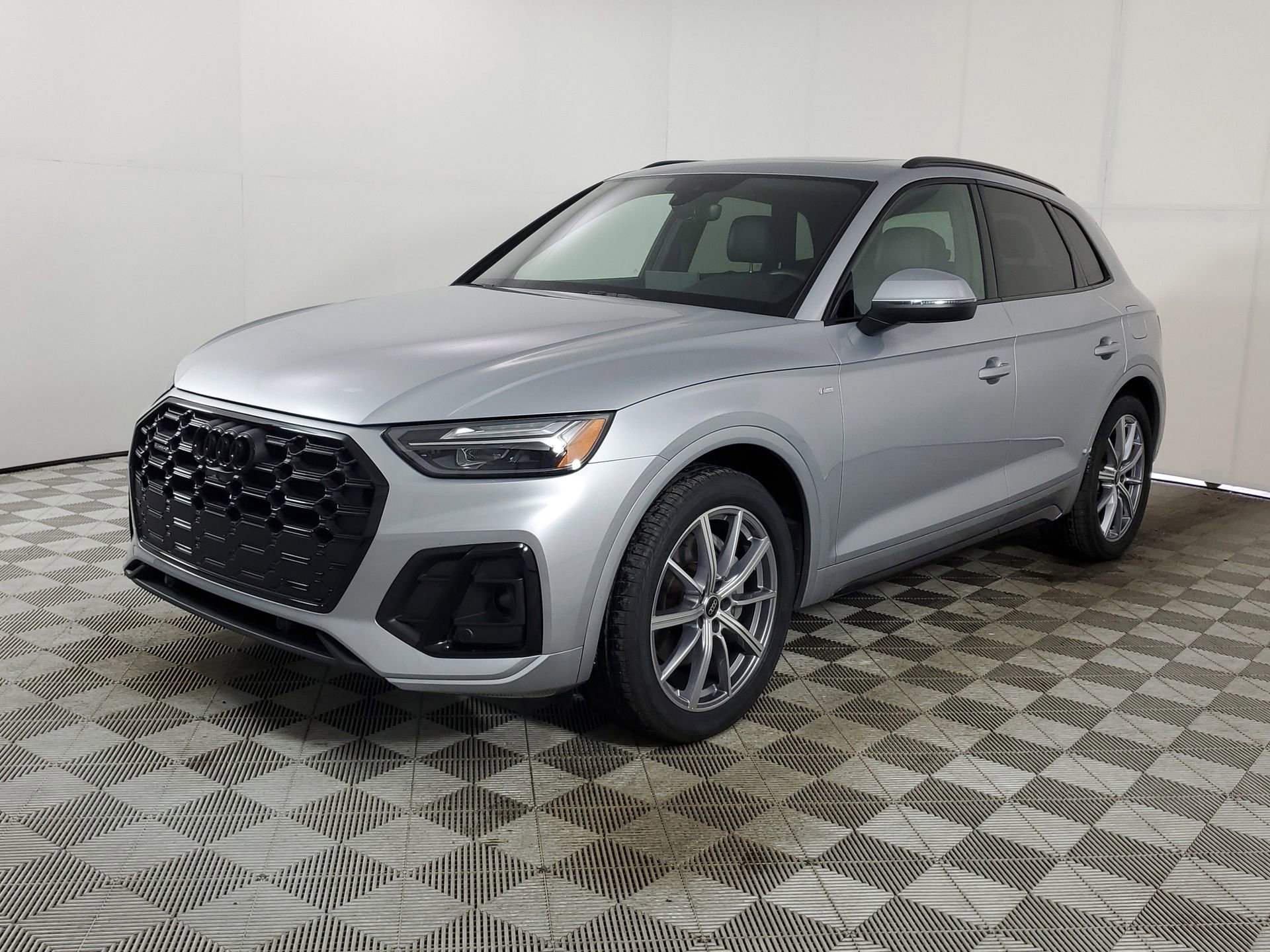 Certified 2023 Audi Q5 e Premium Plus w/ Premium Plus Package image 4