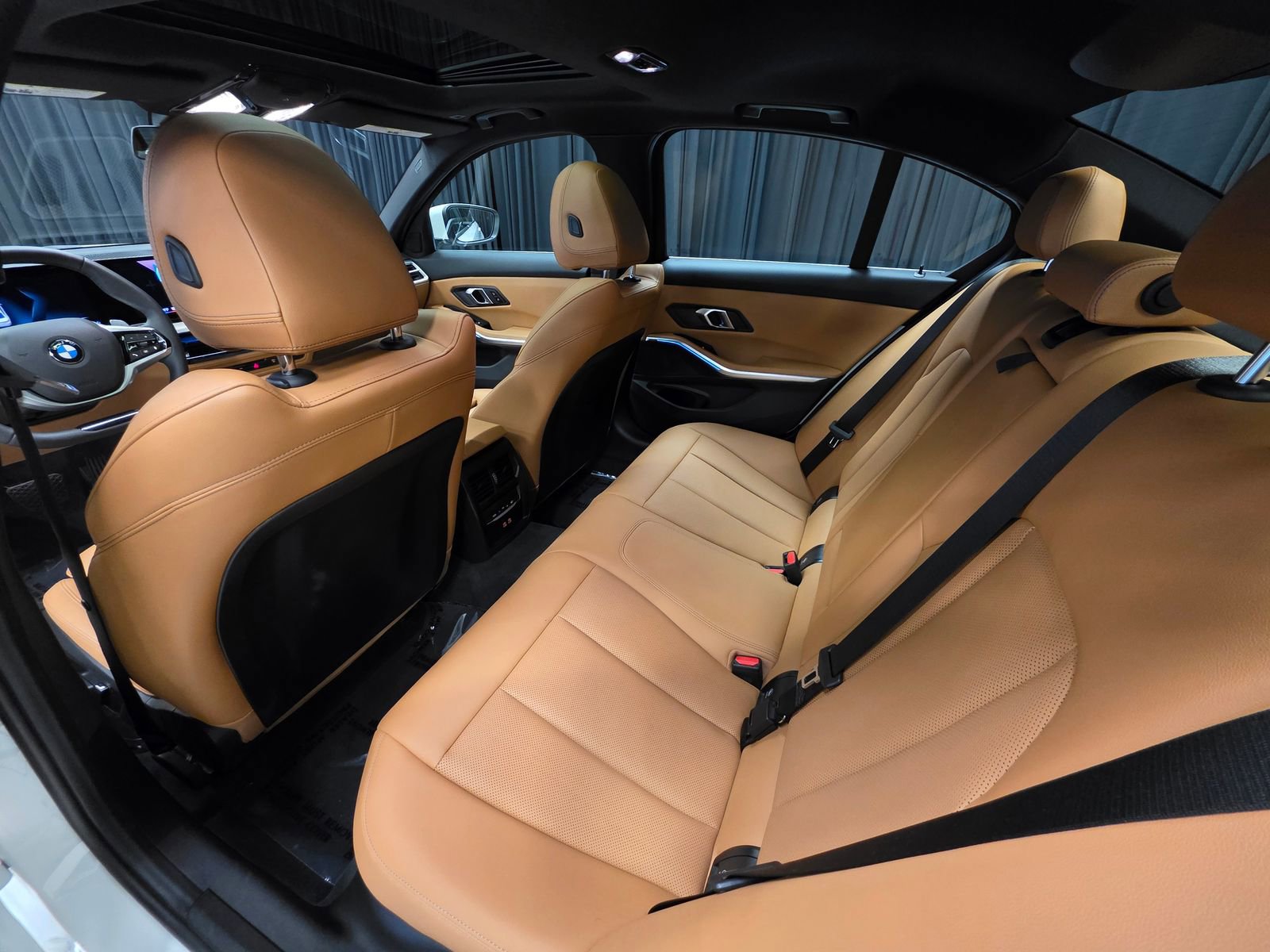 Used 2025 BMW 330i xDrive Sedan w/ Premium Package image 31