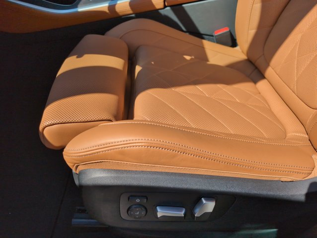 Used 2024 BMW X5 xDrive40i w/ Parking Assistance Package AWD/4WD image 11