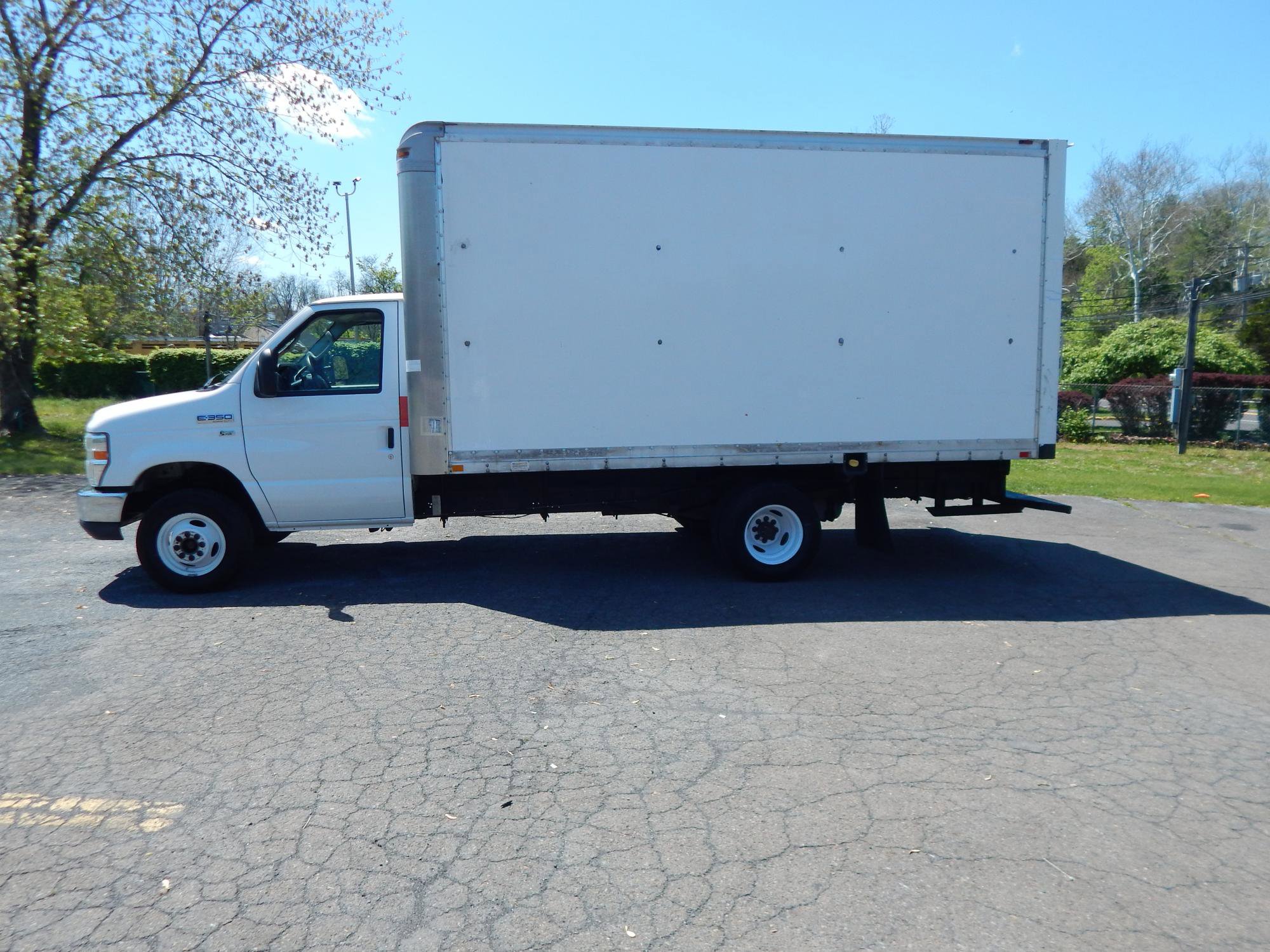 Used 2014 Ford E-350 and Econoline 350 Super Duty w/ Power Windows & Locks Group RWD image 2